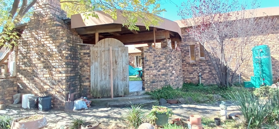 5 Bedroom Property for Sale in La Provance Free State